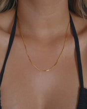 Load image into Gallery viewer, classic thin dainty box chain necklace 

